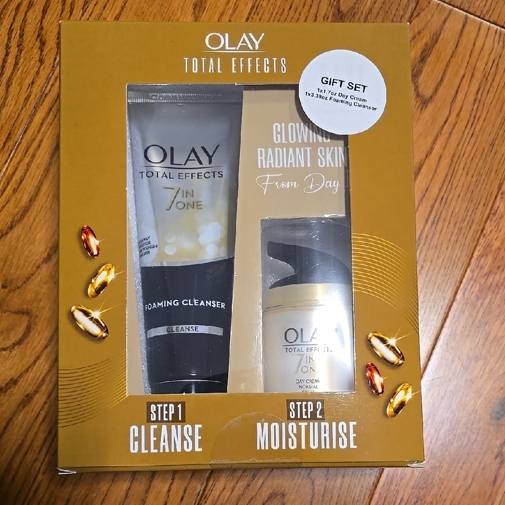 Olay Gift Set - Picture 6 of 7